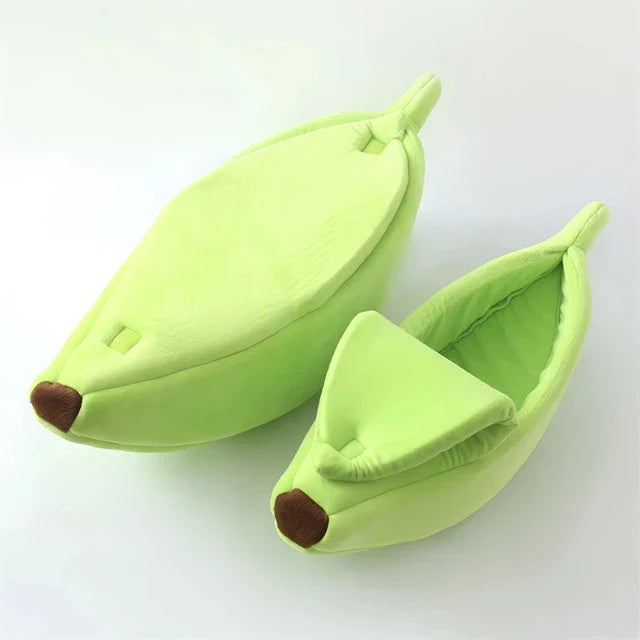 Cosy banana-shaped pet bed with soft, plush fabric for a comfortable and stylish pet retreat