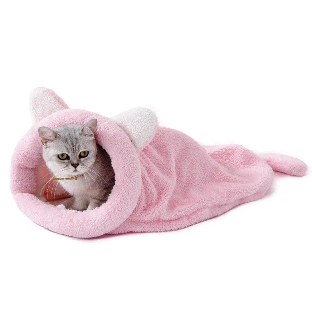 Cosy cat-shaped sleeping bag made of plush polyester material, providing a comfortable and relaxing retreat for your feline friend.