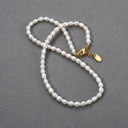 Elegant freshwater pearl necklace with 18K gold-plated copper frame and adjustable chain length