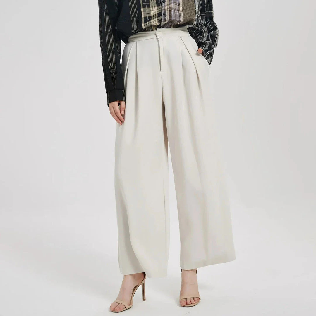 Elegant wide-leg trousers with high waist, perfect for stylish women's summer wardrobe