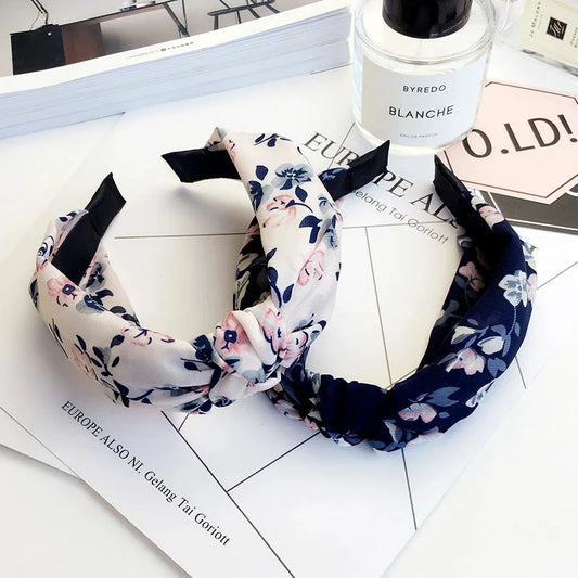 Elegant wide-brimmed fabric hair hoop headband with a stylish Korean-inspired knotting design and a versatile wide-brimmed structure