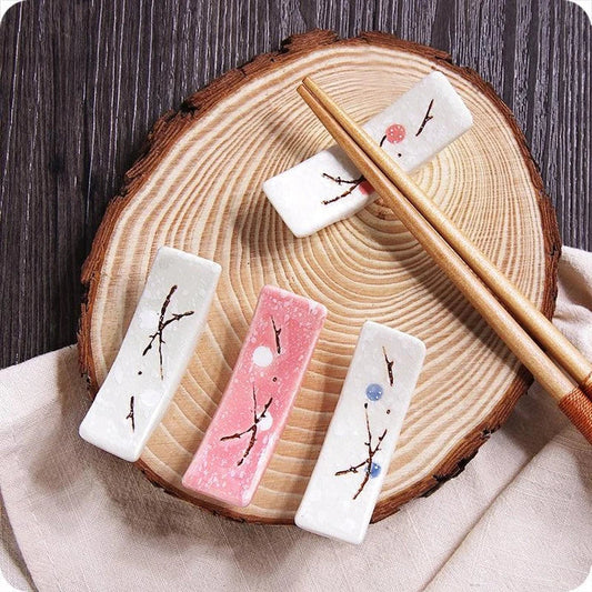 A sleek, minimalist ceramic chopstick holder with a refined Japanese-inspired design.