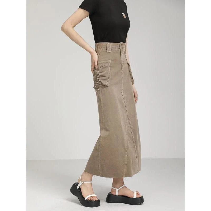 Elegant autumn vintage high-waist denim cargo skirt with pockets, featuring a flattering A-line silhouette and practical design