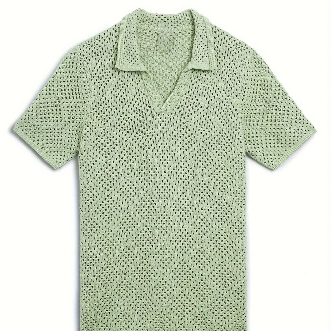 A stylish and comfortable men's knitted shirt in a classic British design, made from premium polyester fabric for breathability and softness.