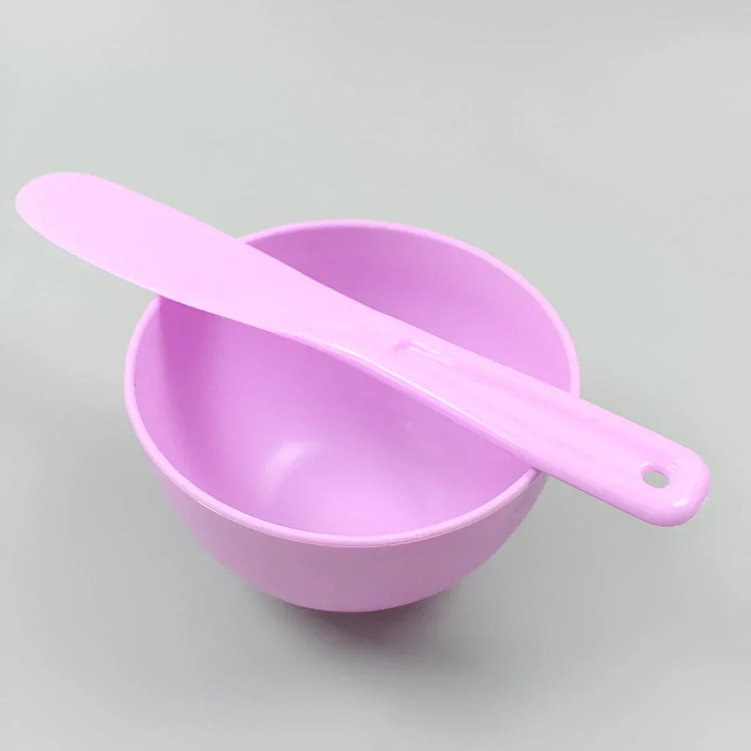 Silicone face mask mixing bowl and spatula set in various colours for easy, mess-free application of face masks at home or on the go