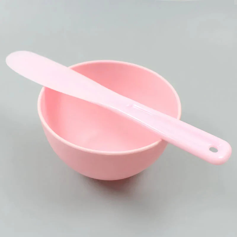 Silicone face mask mixing bowl and spatula set in various colours for easy, mess-free application of face masks at home or on the go