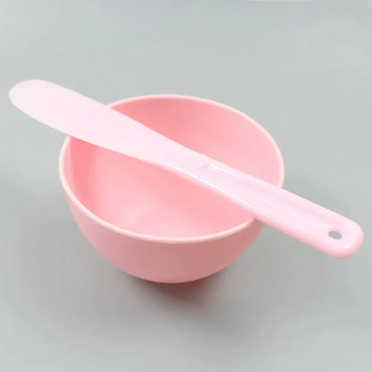 Silicone face mask mixing bowl and spatula set in various colours for easy, mess-free application of face masks at home or on the go