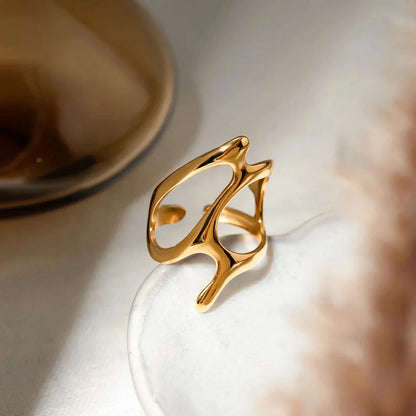 Chic stainless steel ring with irregular geometry design and 18K gold plating