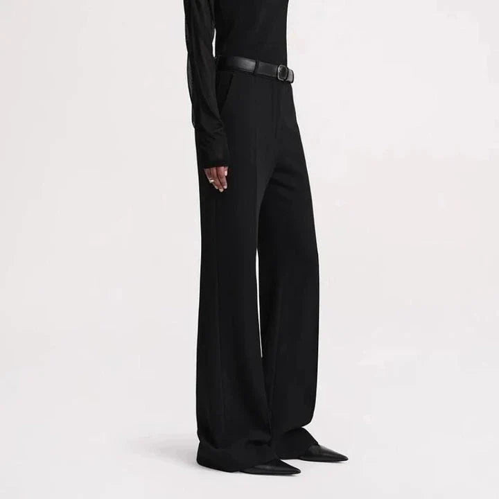 Elegant high-waist flared trousers for women in a solid pattern with a flattering fit and subtle pocket details