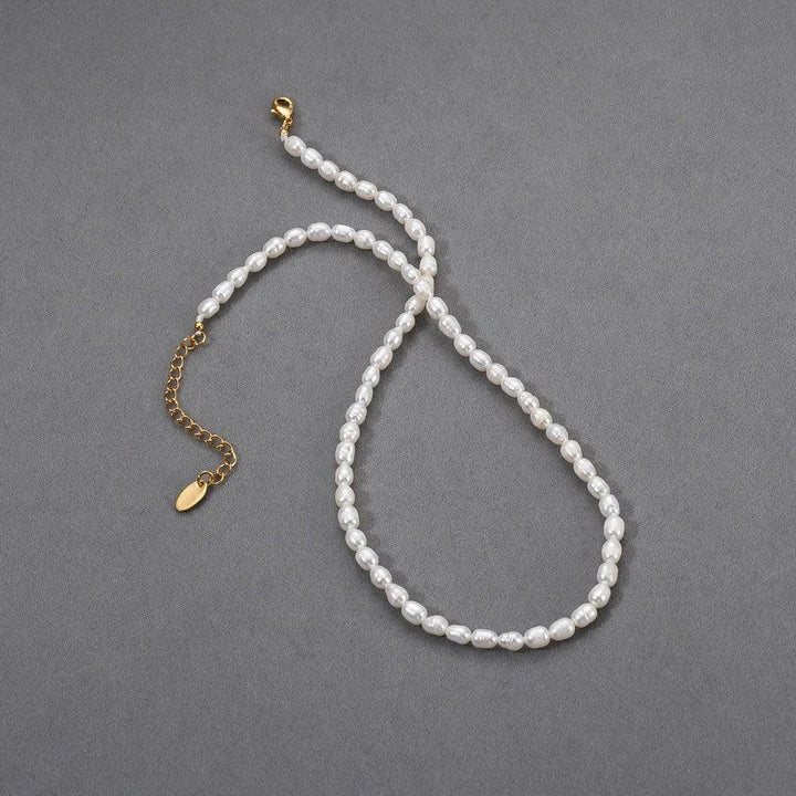 Elegant freshwater pearl necklace with 18K gold-plated copper frame and adjustable chain length
