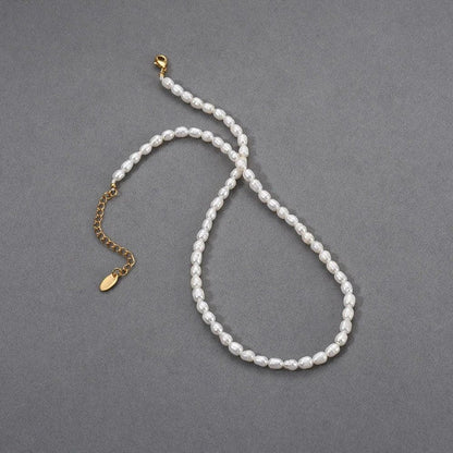 Elegant freshwater pearl necklace with 18K gold-plated copper frame and adjustable chain length