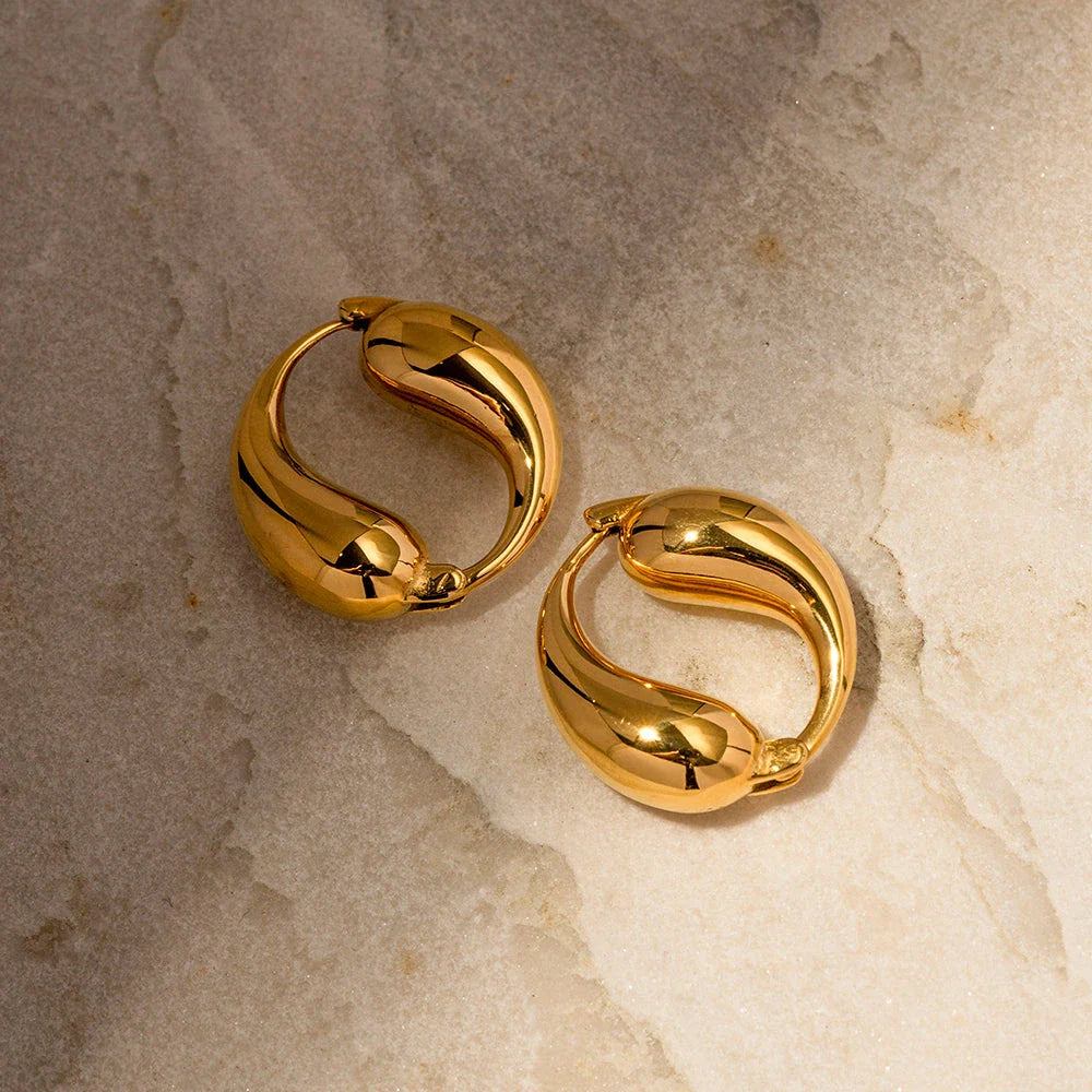 Elegant 18K gold-plated stainless steel water drop earrings with a vintage-inspired O-shaped pendant