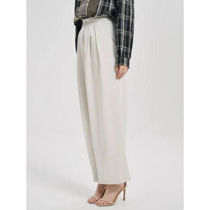 Elegant wide-leg trousers with high waist, perfect for stylish women's summer wardrobe