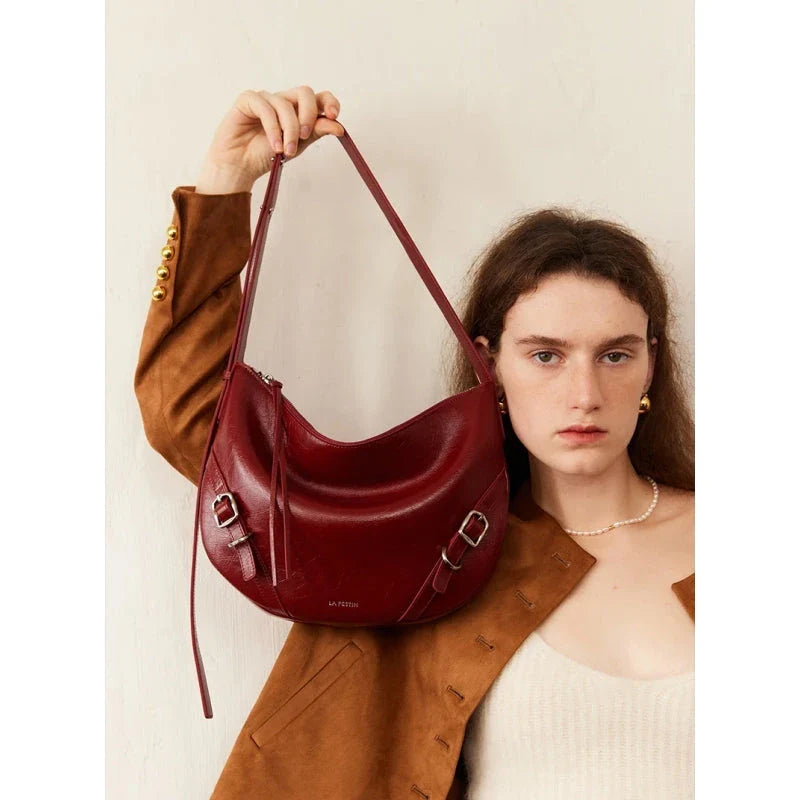 Elegant leather shoulder and crossbody bag for women, featuring a spacious main compartment, interior zip pocket, and contemporary design