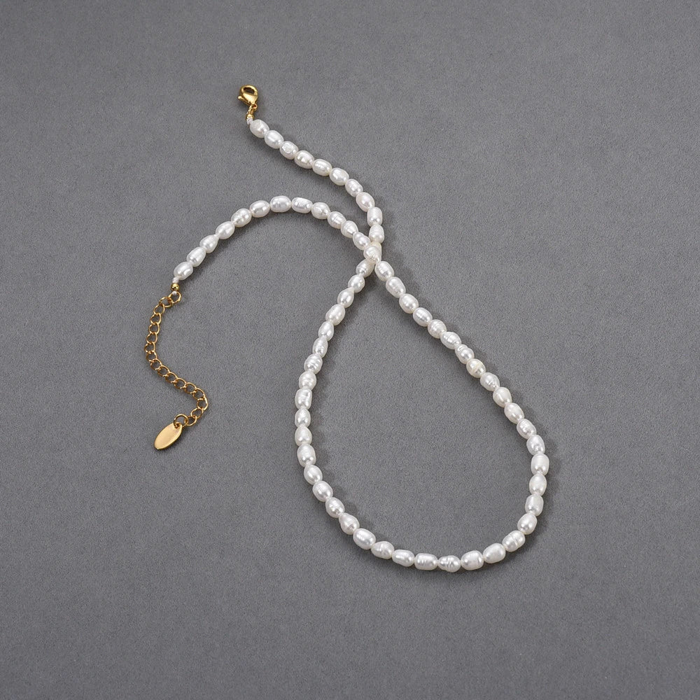 Elegant freshwater pearl necklace with 18K gold-plated copper frame and adjustable chain length