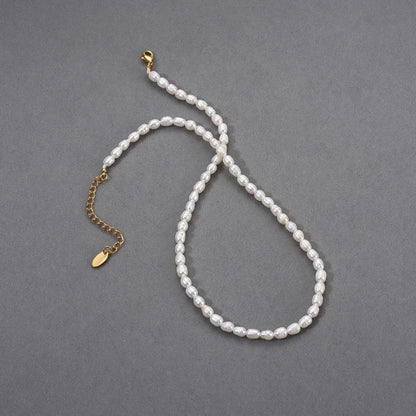 Elegant freshwater pearl necklace with 18K gold-plated copper frame and adjustable chain length