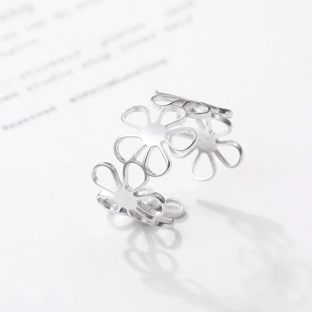 Elegant daisy adjustable stainless steel ring with a delicate floral pattern and an adjustable design for a perfect fit