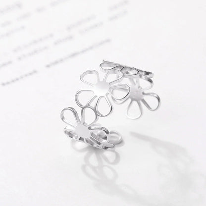 Elegant daisy adjustable stainless steel ring with a delicate floral pattern and an adjustable design for a perfect fit