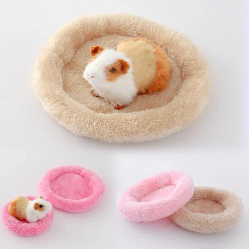Luxurious plush bed for hamsters in camel and pink colours, with round shape and available in small and large sizes