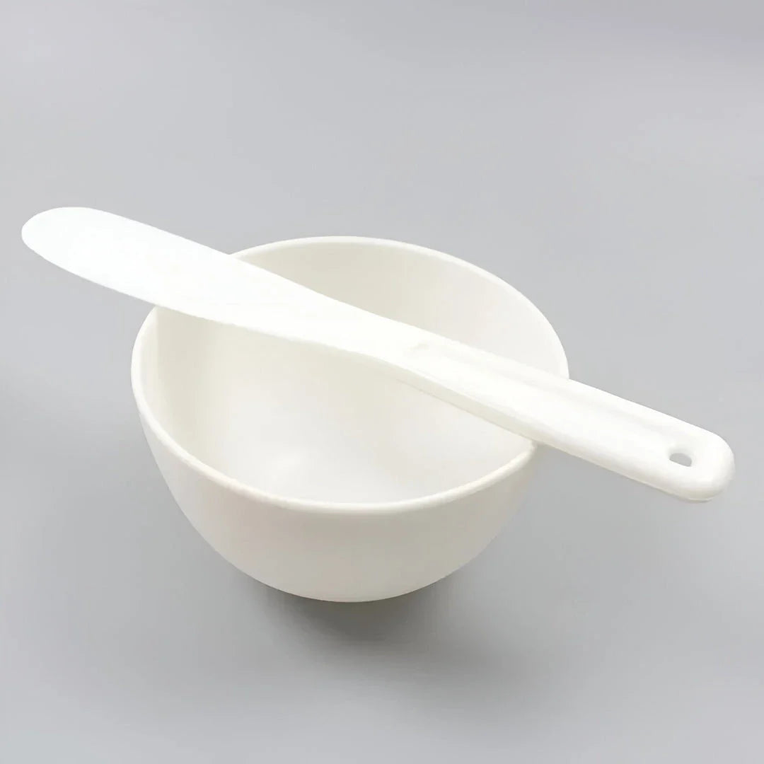 Silicone face mask mixing bowl and spatula set in various colours for easy, mess-free application of face masks at home or on the go