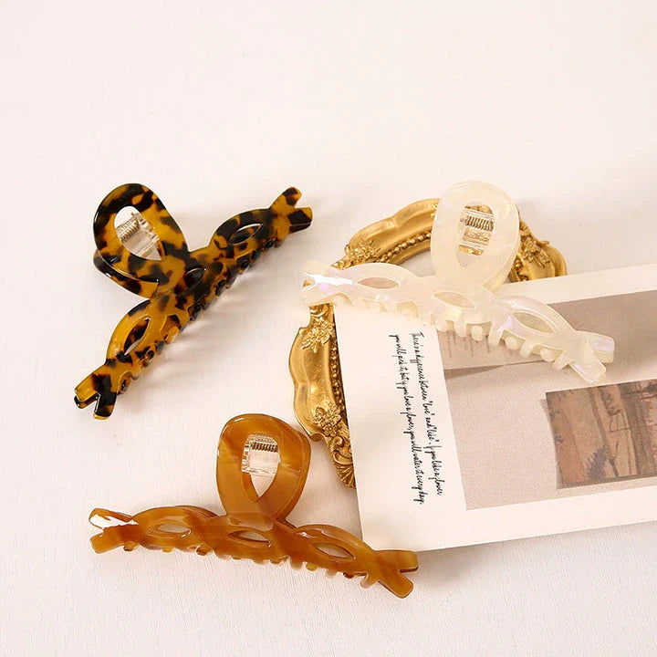 Elegant leopard print large weave hair clip made of high-quality acrylic and alloy materials for a stylish and secure hairstyle