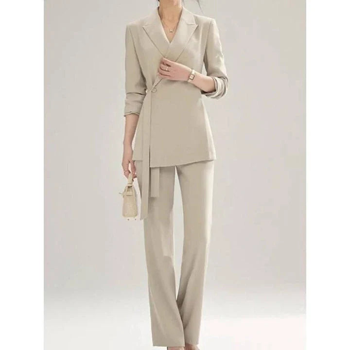 Elegant vintage-inspired two-piece office suit with tailored blazer and high-waisted trousers in premium polyester fabric