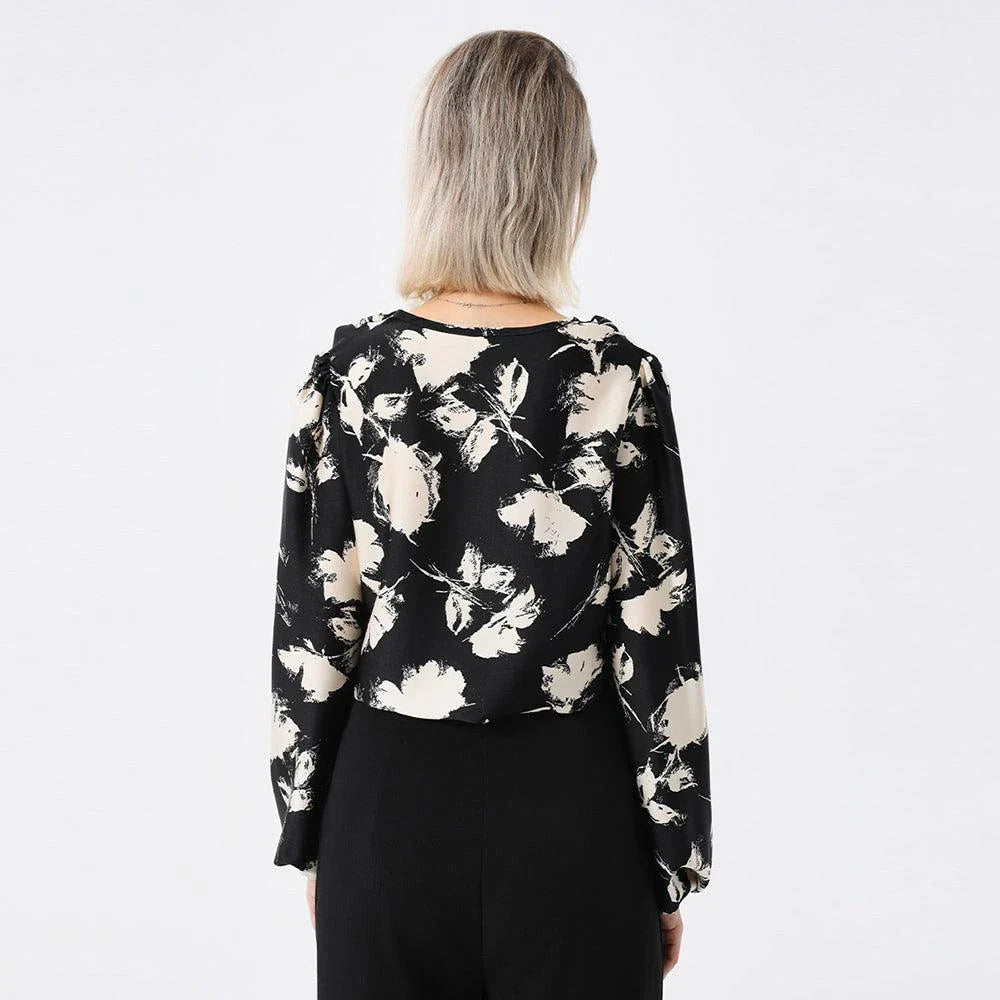 Elegant ladies' blouse with a printed pattern, dropped collar, and long sleeves in a classic white colour