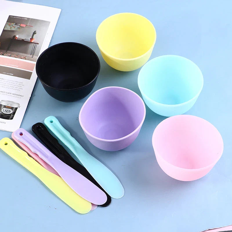 A set of high-quality tools for mixing, stirring, and applying homemade facial masks at home or on the go.