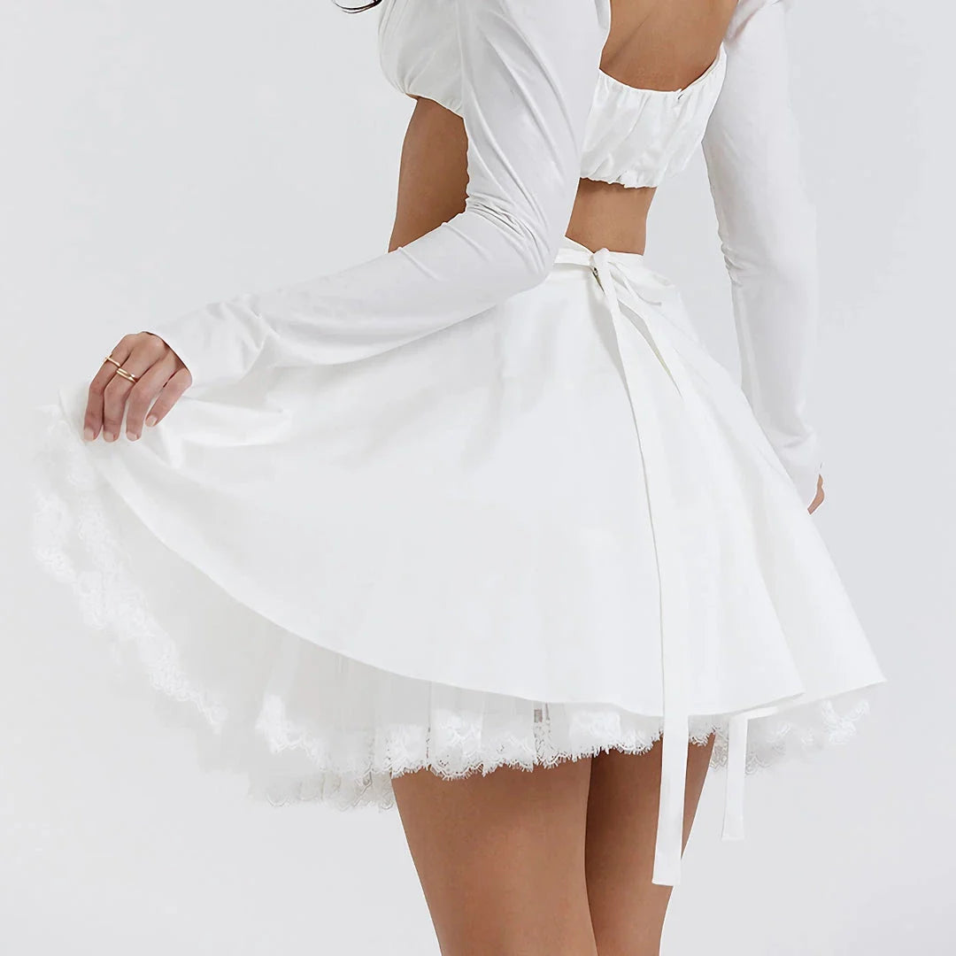 Elegant lace A-line skirt in white with high-waist, vintage-inspired design