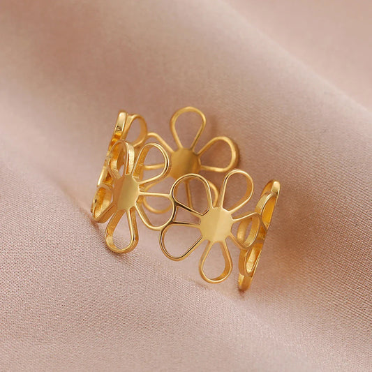 Elegant daisy adjustable stainless steel ring with a delicate floral pattern and an adjustable design for a perfect fit