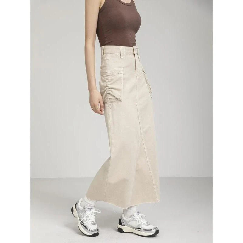 Elegant autumn vintage high-waist denim cargo skirt with pockets, featuring a flattering A-line silhouette and practical design