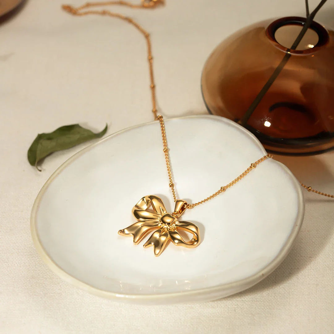 18K gold-plated stainless steel bowknot pendant necklace with sparkling zircon heart centre