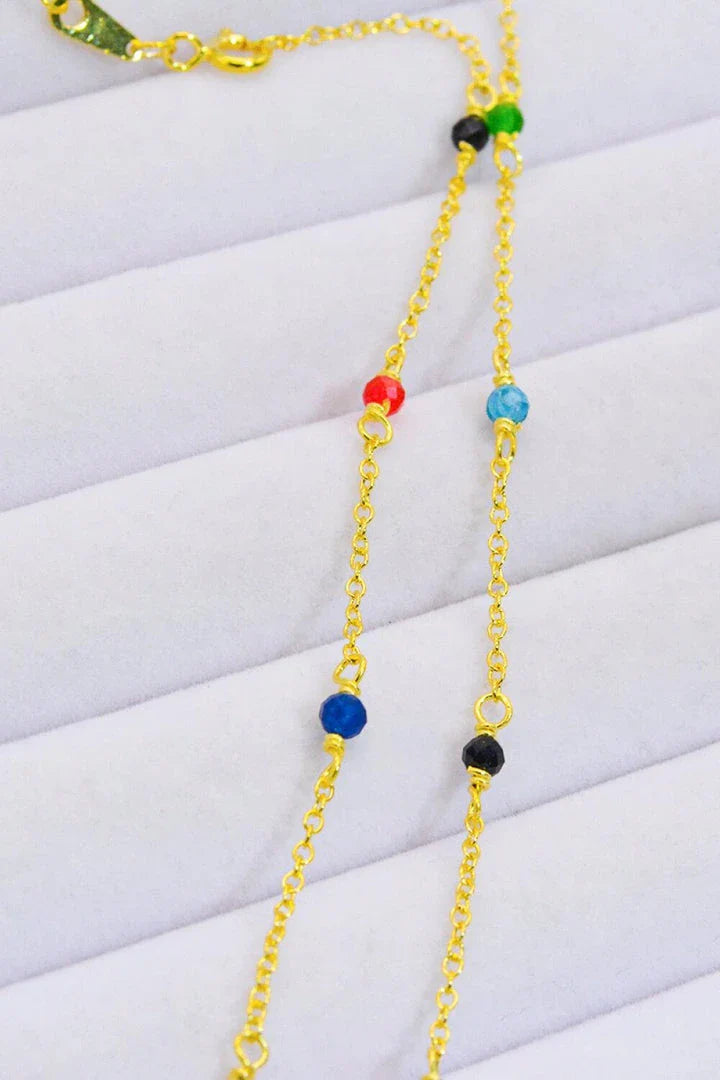 Elegant 18-carat gold-plated necklace with multicoloured beads in a minimalist, contemporary design