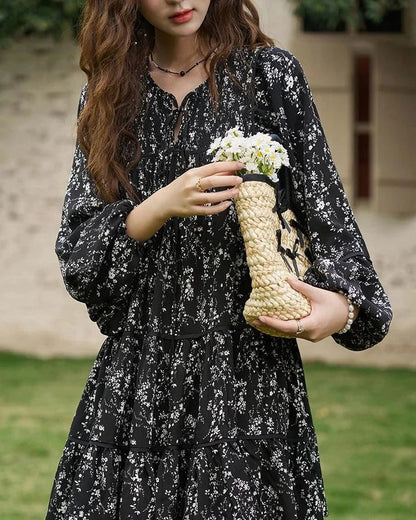 Elegant floral print dress with flared sleeves and flounced edges, perfect for middle-aged women who appreciate style and comfort.