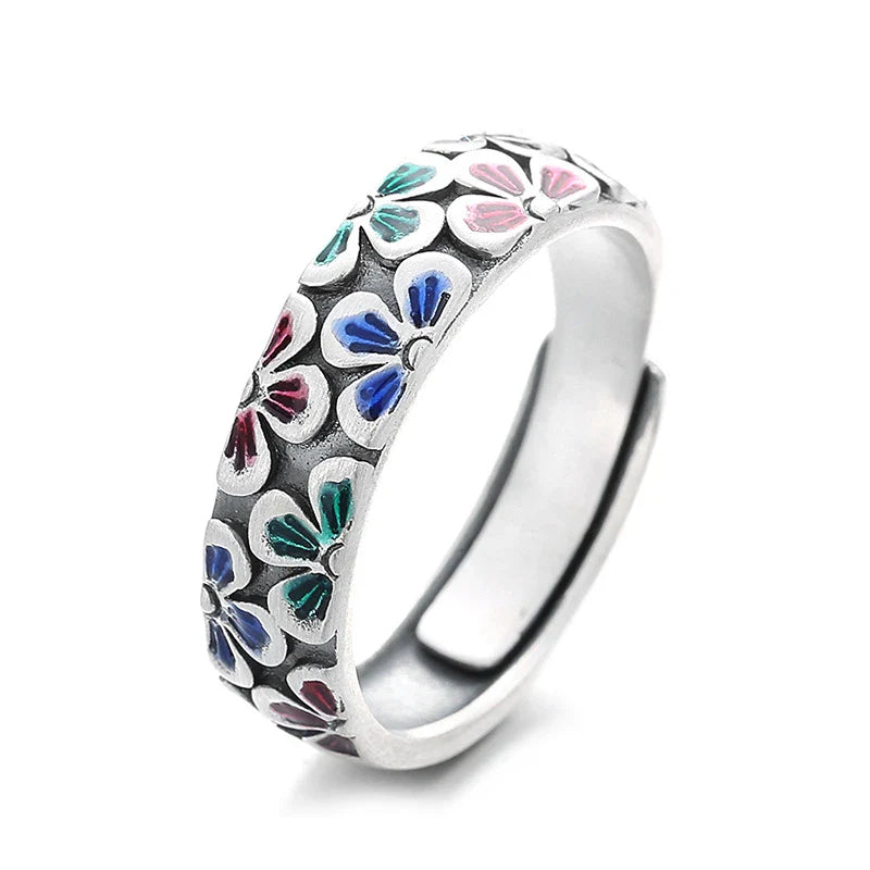 Elegant floral adjustable silver ring with a vintage-inspired design, perfect for everyday wear or special occasions