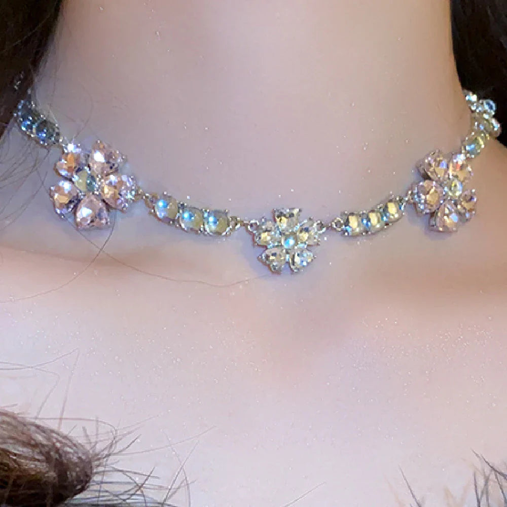 Elegant floral necklace with a delicate design, inspired by the vibrant gardens of Britain
