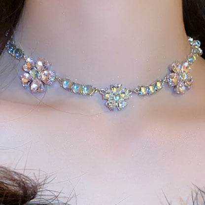 Elegant floral necklace with a delicate design, inspired by the vibrant gardens of Britain