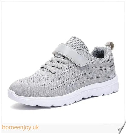Breathable, lightweight children's sports shoes with flexible MD sole and breathable mesh upper