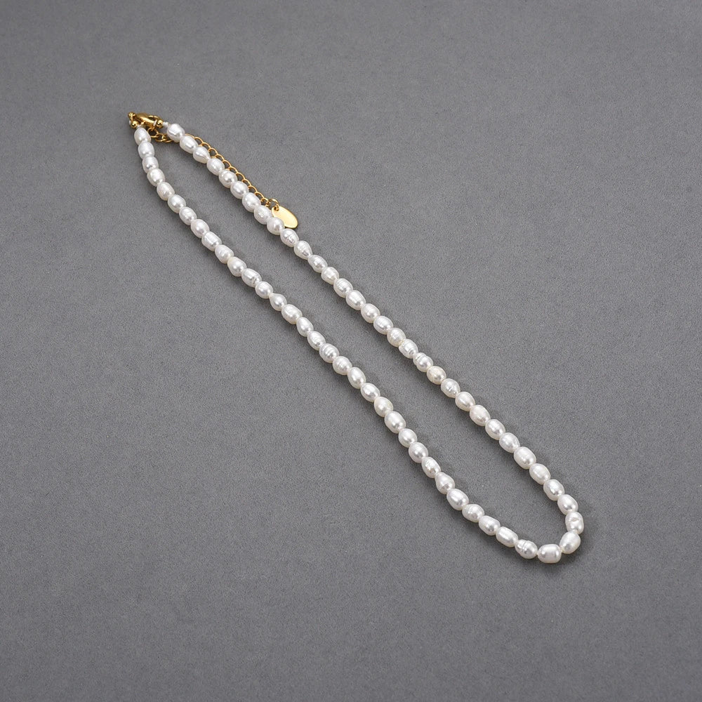 Elegant freshwater pearl necklace with 18K gold-plated copper frame and adjustable chain length