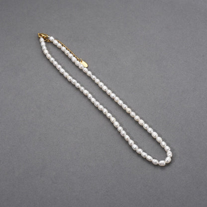 Elegant freshwater pearl necklace with 18K gold-plated copper frame and adjustable chain length