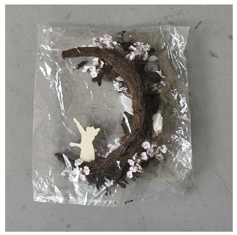 Spooktacular Halloween garland featuring a blend of dried white flowers, black roses, and mystical moon cat ornaments