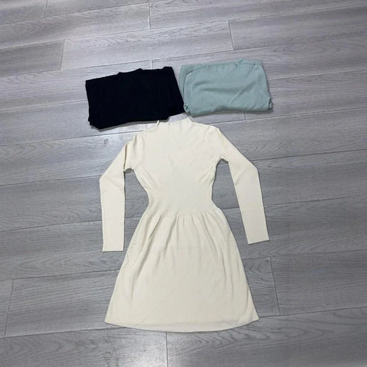 A high-waisted, knitted A-line skirt in a solid colour, perfect for autumn and winter wardrobes.