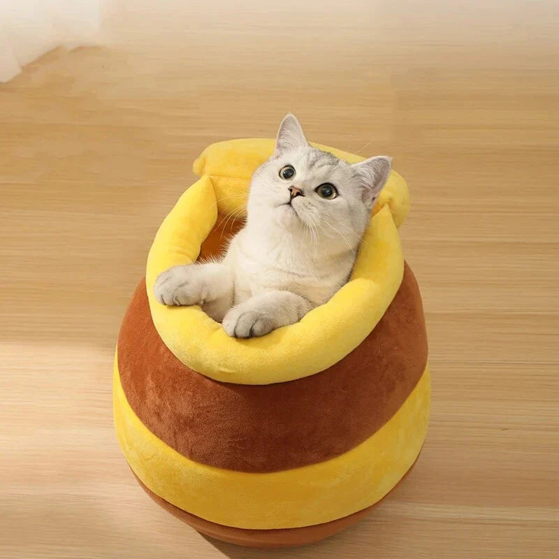 Cosy honey pot-shaped cat bed made of plush velvet material for comfort and warmth