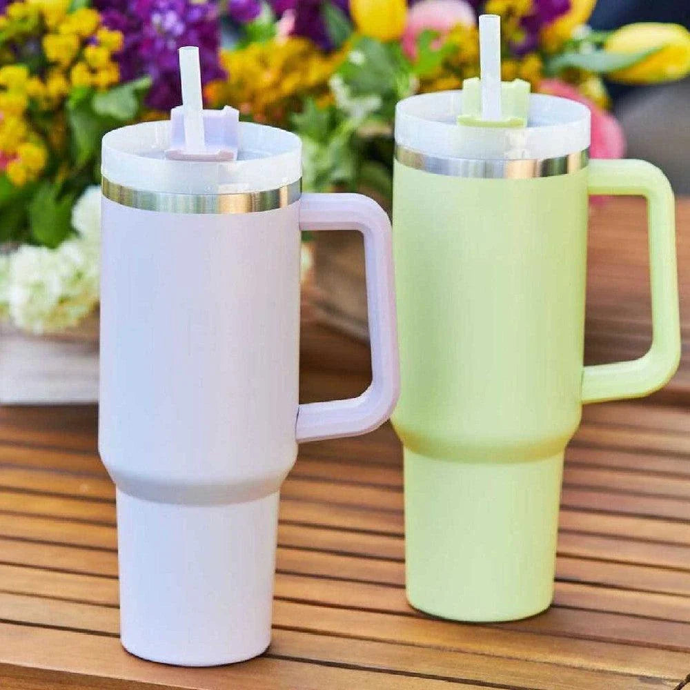 Premium insulated travel mug with straw, made of high-quality stainless steel to keep drinks hot or cold for up to 24 hours