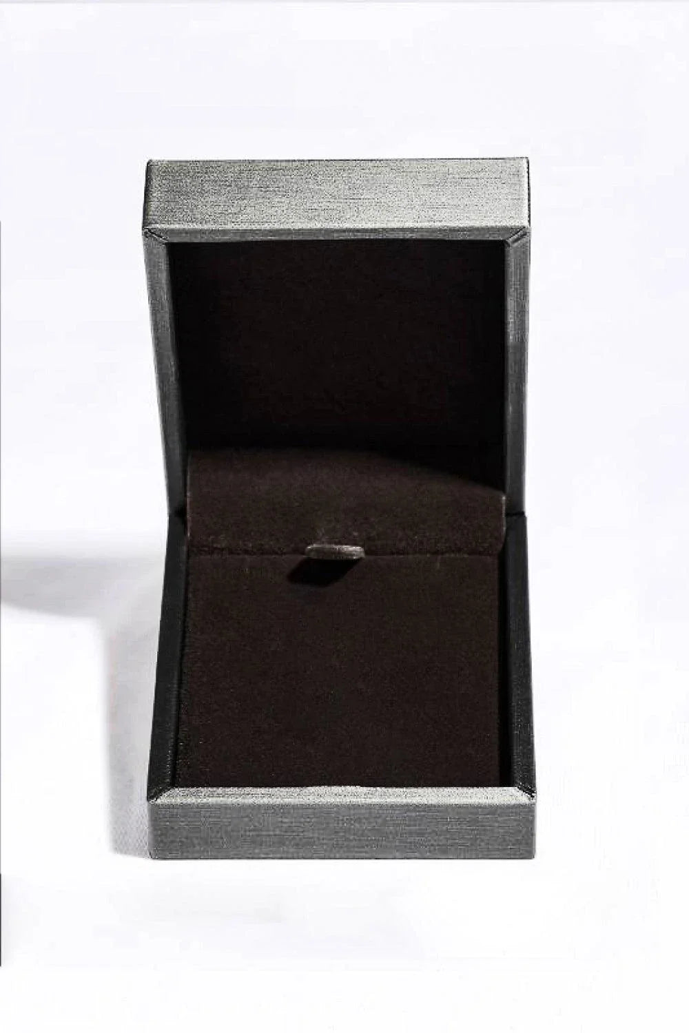 Elegant 925 sterling silver moissanite pendant necklace with a minimalist and modern design