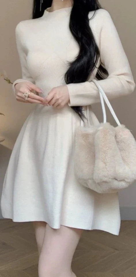 A high-waisted, knitted A-line skirt in a solid colour, perfect for autumn and winter wardrobes.