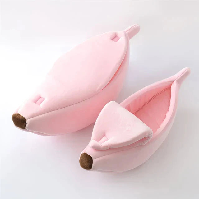 Cosy banana-shaped pet bed with soft, plush fabric for a comfortable and stylish pet retreat