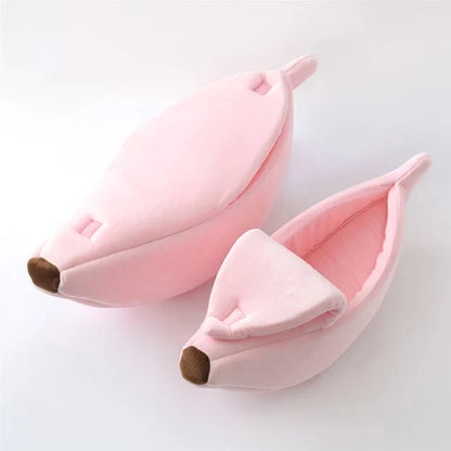 Cosy banana-shaped pet bed with soft, plush fabric for a comfortable and stylish pet retreat