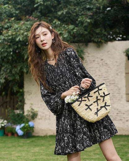 Elegant floral print dress with flared sleeves and flounced edges, perfect for middle-aged women who appreciate style and comfort.