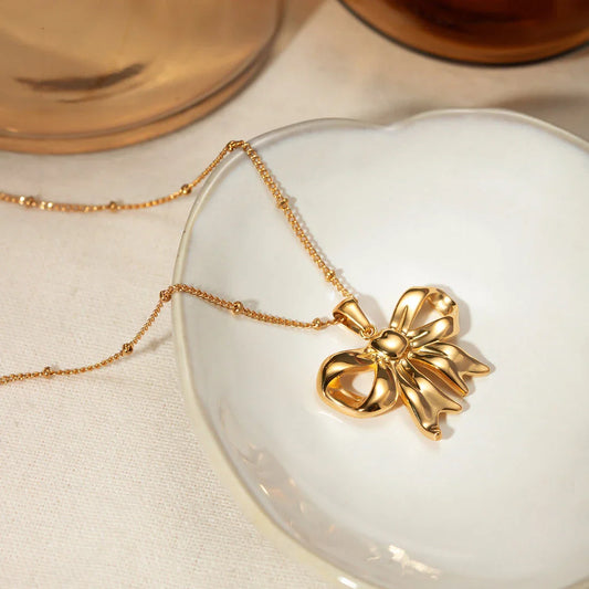 18K gold-plated stainless steel bowknot pendant necklace with sparkling zircon heart centre